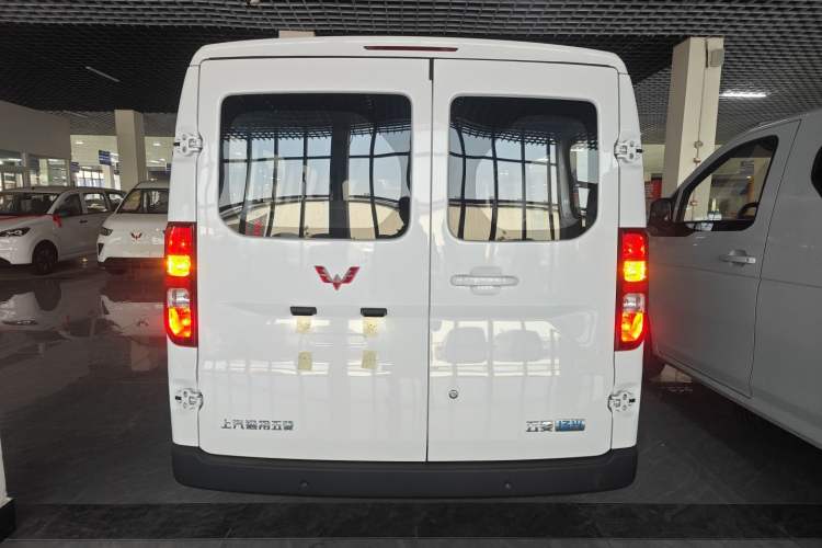 Used Wuling Yangguang 2025 Model 310KM Bus Edition—Customized by CATL Rear