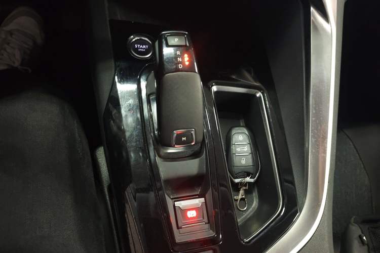 Used Peugeot 5008 2017 350THP 7-Seater Elite Edition Gear Lever