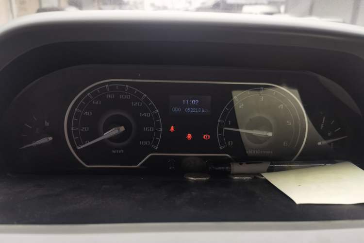 Used SAIC MAXUS Xintu V80 2020 2.5T Manual Classic City Delivery King Short Wheelbase Mid-Roof Design 2/3 Seats