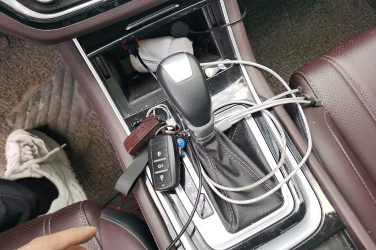 Used CHANGAN Raeton CC 2019 1.5T Automatic Elegant Starry Edition China VI Standard Gear Lever