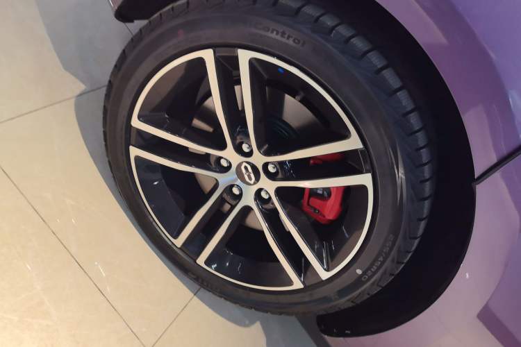 Used Hima AITO M5 2025 Extended-Range Ultra All-Wheel-Drive Version Right Rear Wheel Hub