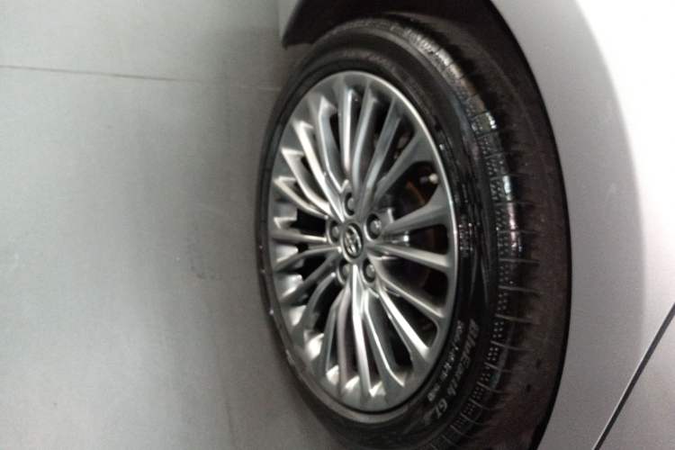 Used Toyota Avalon 2019 Dual-Engine 2.5L XLE Prestige Version China VI Standard