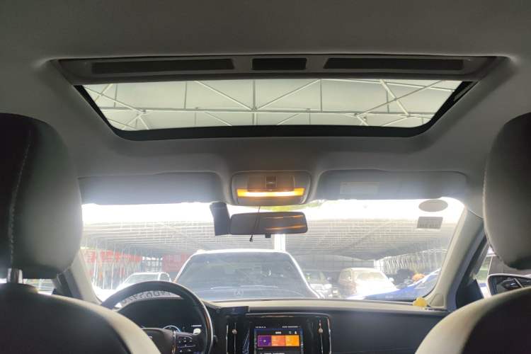 Used Roewe i6 New Energy 2017 45T Hybrid Connect & Smart Enjoyment Edition Headliner