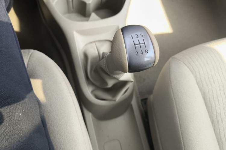 Used Nissan Livina 2010 Jingyue Edition 1.6L Manual All-Around Model
