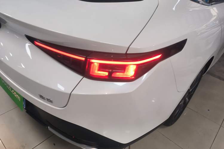 Used CHANGAN Eado 2024 1.5T GDI Automatic Flagship Edition Right Rear Taillight