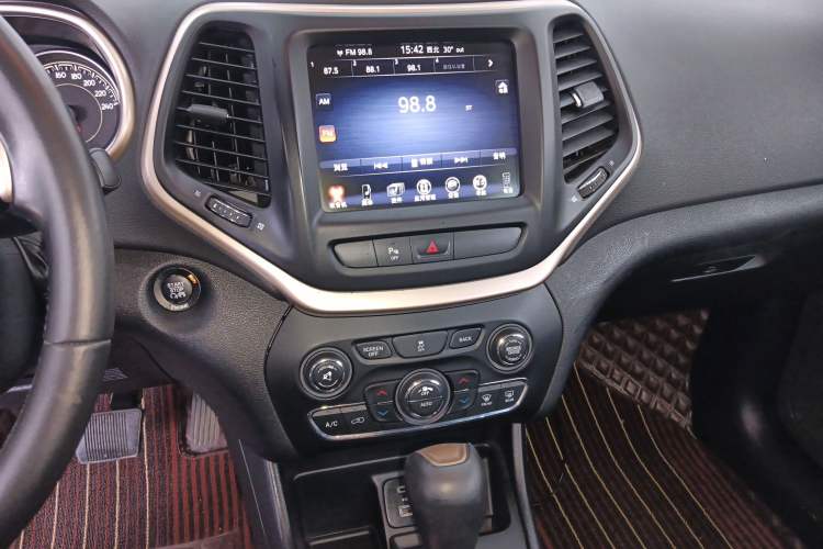 Used Jeep Cherokee 2016 2.0L Superior Edition
