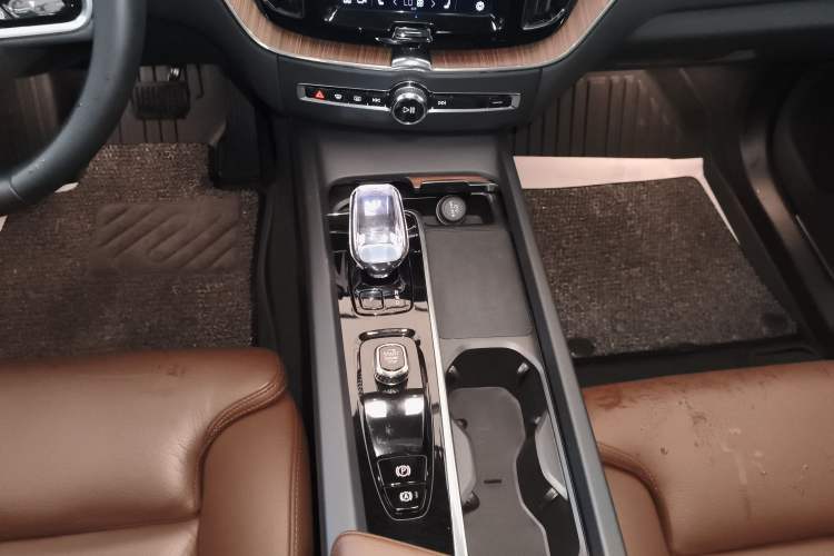 Used Volvo XC60 2023 B5 4x4 Smart Luxury Edition