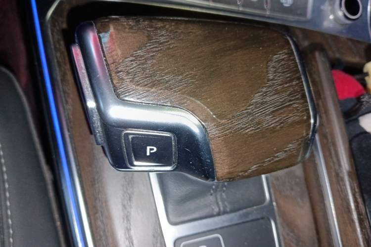 Used Audi A6L 2023 40 TFSI Luxury Dynamic Model Gear Lever