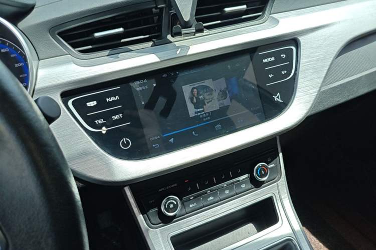 Used Geely Auto Vision 2019 Upgraded Model 1.5L Manual Luxury Version China VI Standard