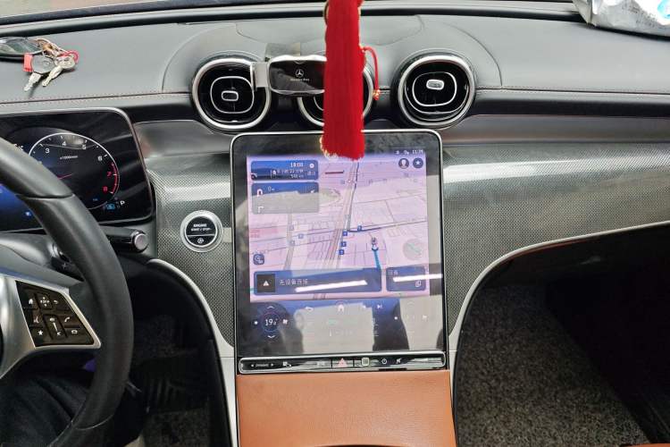 Used Mercedes-Benz GLC 2024 GLC 260 L 4MATIC Dynamic Edition 5-seater Audio And AC Panel