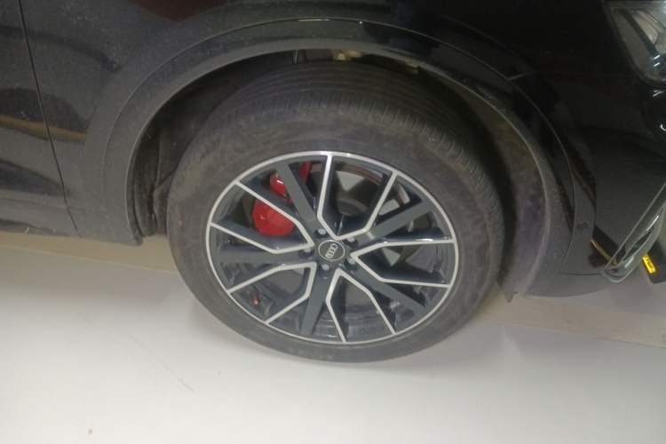 Used Audi Q5L 2025 45 TFSI Luxury Dynamic Edition Right Front Wheel Hub