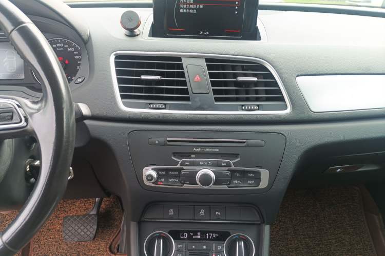 Used Audi Q3 2017 35 TFSI Fashion Model Audio And AC Panel