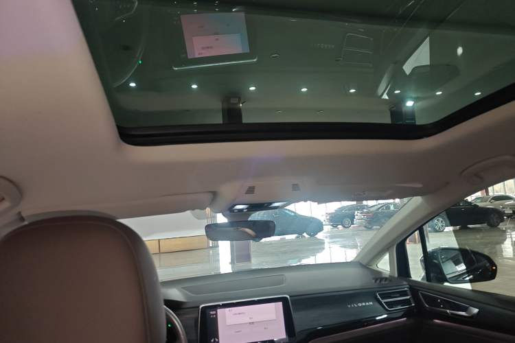 Used Volkswagen Viloran 2022 380TSI Luxury Edition Headliner