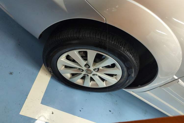 Used Buick GL8 2014 2.4L Classic Edition Exterior 4