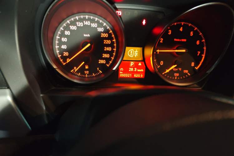 Used BMW Z4 2013 sDrive20i Leading Model Odometer Close Up