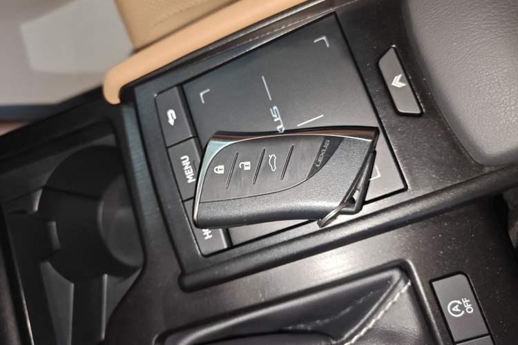 Used Lexus ES 2020 200 Excellence Edition
