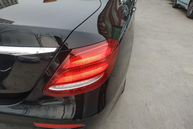 Used Mercedes-Benz E-Class 2016 E 300 L Sporty and Stylish Model
