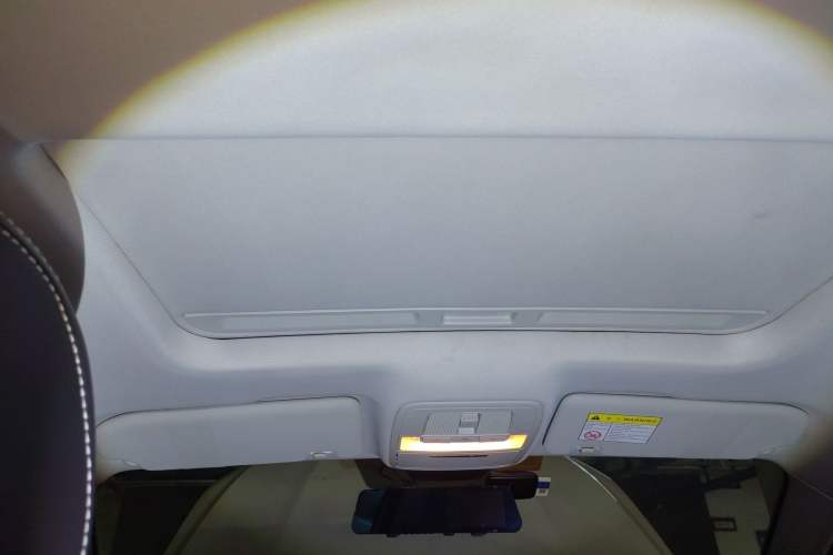 Used Roewe i5 2020 1.5L Automatic 4G Connect Luxury Flagship Edition Headliner