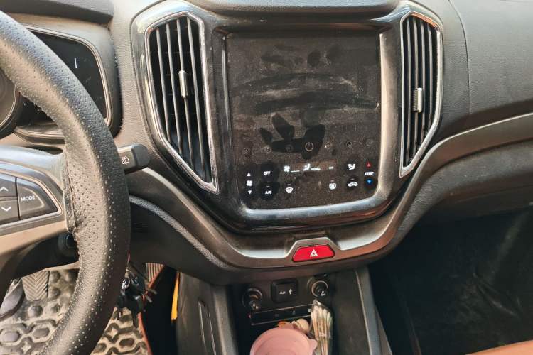 Used CHANGAN OSHAN CX70 2016 1.6L Manual Luxury Model Audio And AC Panel