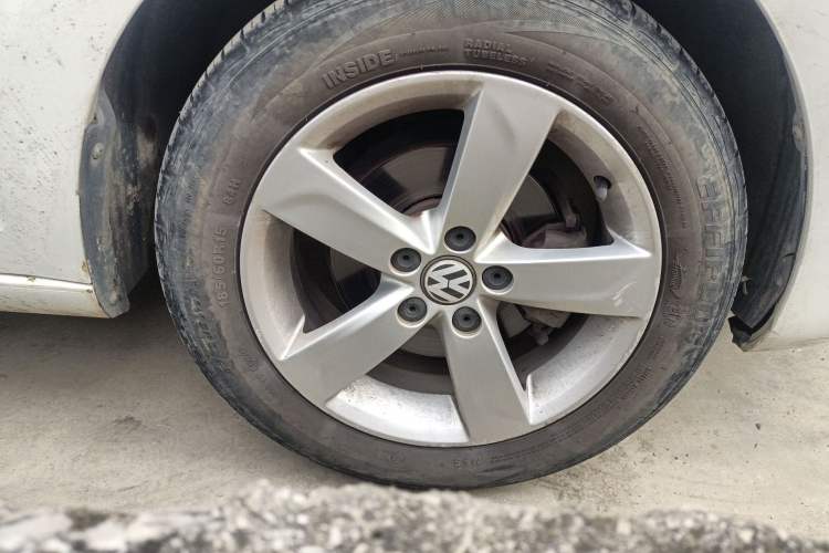 Used Volkswagen Santana 2015 1.6L Manual Comfort Edition Right Front Wheel Hub