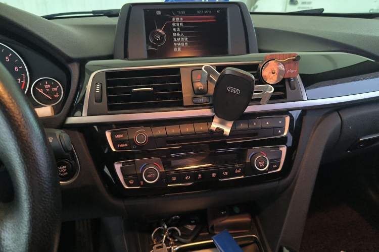 Used BMW 3 Series 2016 316i Fashion Model Audio And AC Panel