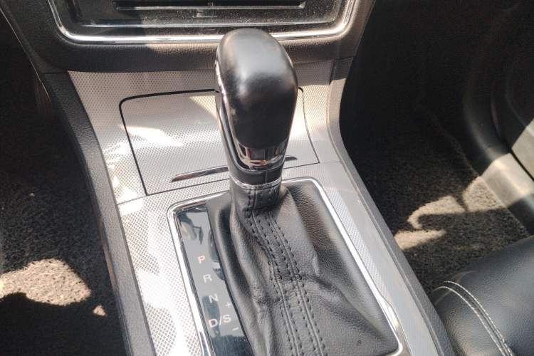 Used Roewe RX5 2016 20T Two-Wheel Drive Automatic Flagship Edition