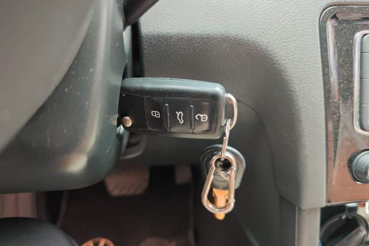 Used Volkswagen Bora 2014 1.6L Automatic Fashion Model Vehicle Key