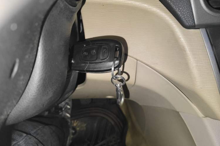 Used Soueast V5 Lingzhi 2013 1.5L Manual Comfort Model CNG Vehicle Key