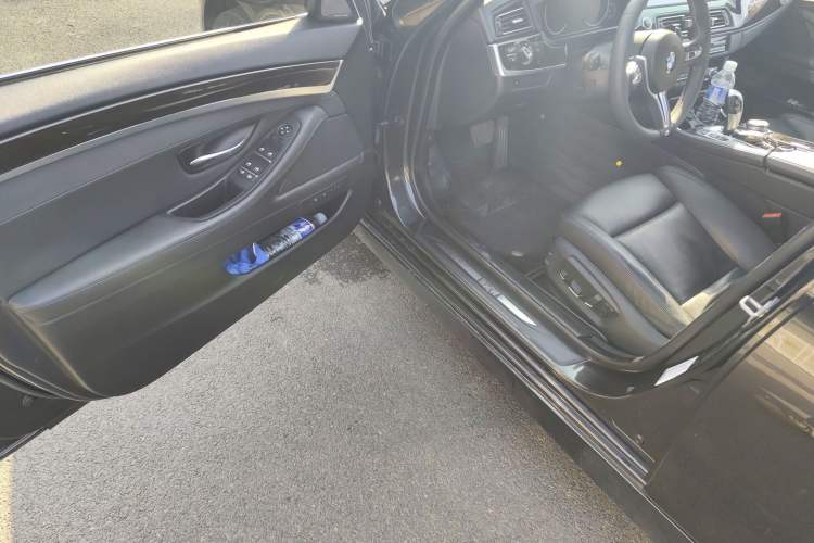 Used BMW 5 Series 2015 535Li Leading Model
