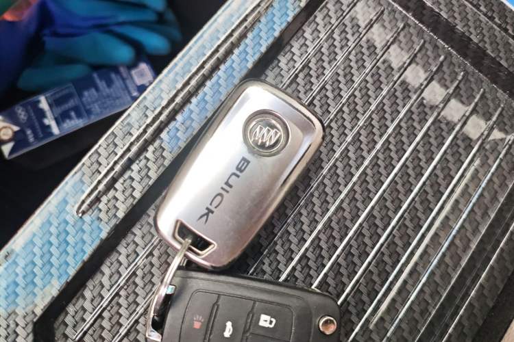 Used Buick GL8 2011 2.4L LT Luxury Business Executive Edition Vehicle Key