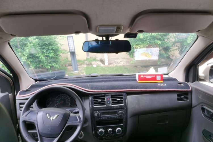 Used Wuling Rongguang V 2016 1.5L Standard Version
