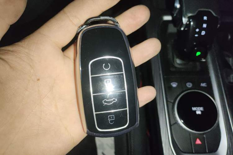 Used Chery Explore 06 2023 Urban Edition 1.6T Two-Wheel Drive Luxury Vehicle Key