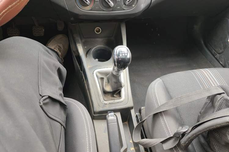 Used Dongfeng Aeolus AX3 2016 1.5L Manual ZhiKu Model
