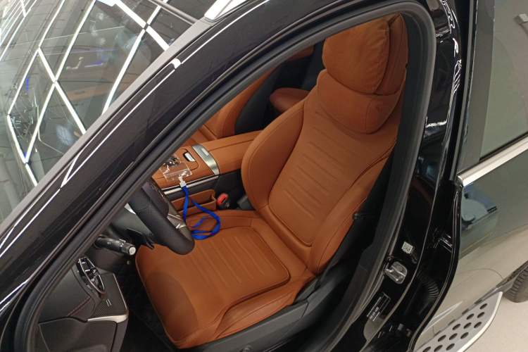 Used Mercedes-Benz GLC 2025 Refresh GLC 260 L 4MATIC Dynamic Edition Left Front Seat