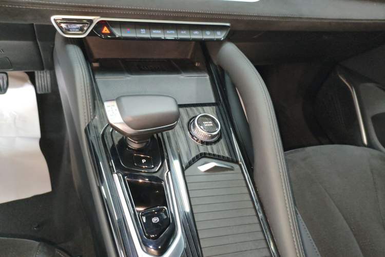 Used Geely Auto Monjaro L 2024 2.0TD High-Power Automatic Two-Wheel Drive Skyline Edition