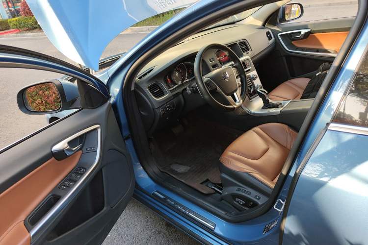 Used Volvo V60 2017 T5 Zhiya Edition China V Standard Driver Seat