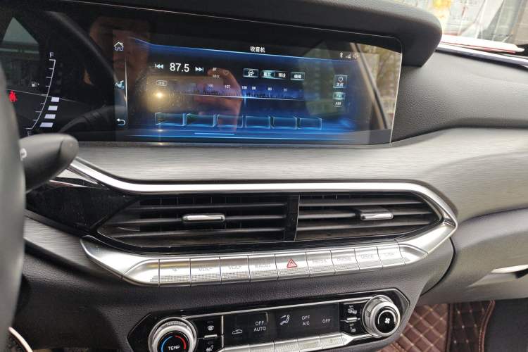 Used Bestune T77 2020 PRO 280 TID Automatic Luxury Model Audio And AC Panel