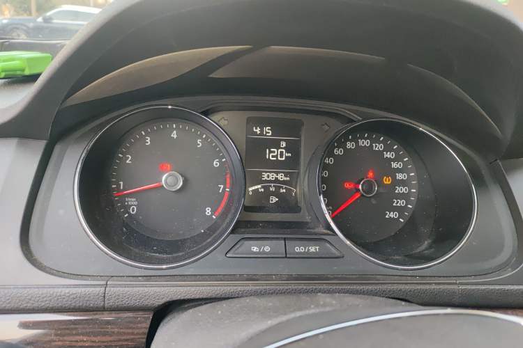 Used Volkswagen Lavida 2015 1.6L Manual Comfort Edition