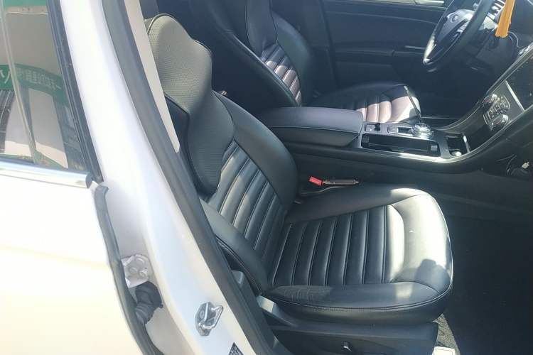 Used Ford Mondeo 2017 EcoBoost 180 Stylish Model Right Front Seat