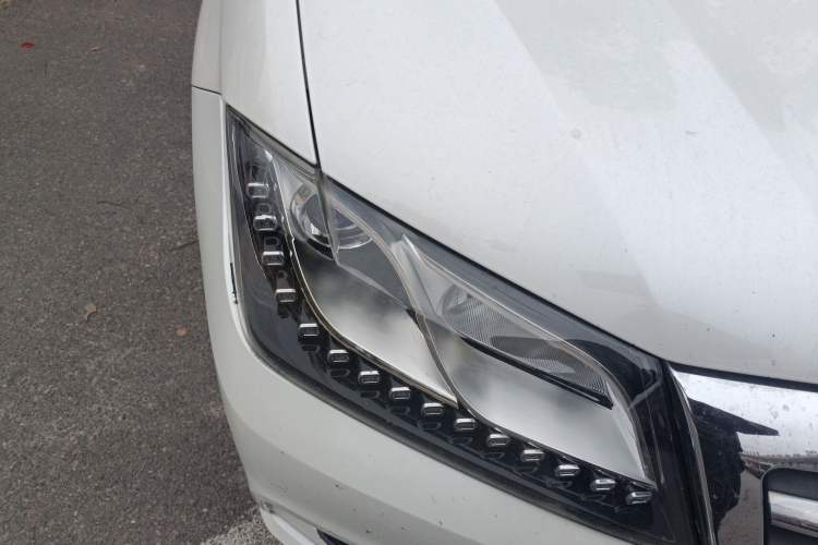 Used Haval H2 2017 Red-Label 1.5T Manual Two-Wheel Drive Luxury Model Right Front Headlight