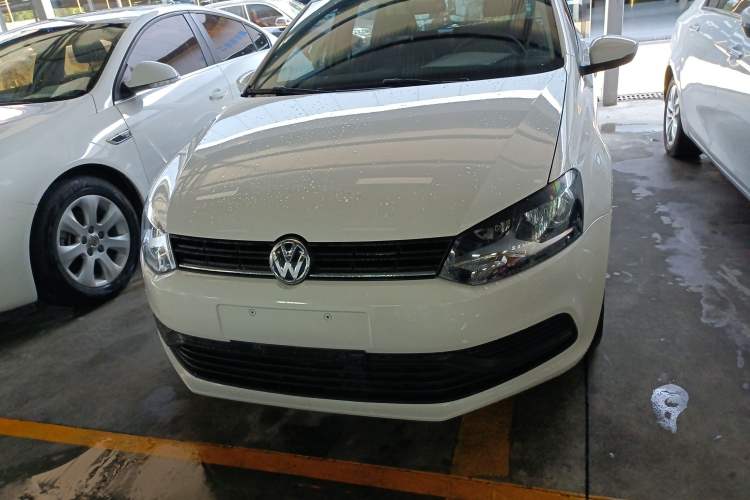 Used Volkswagen Polo 2016 1.4L Manual Fashion Model Front