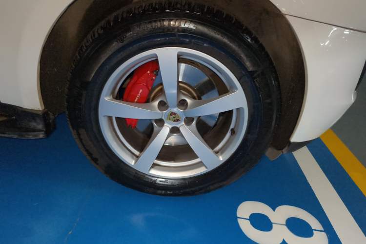 Used Porsche Macan 2014 Macan 2.0T Right Front Wheel Hub