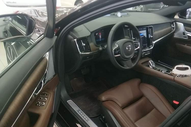 Used Volvo S90 2025 B5 Zhiya Luxury Edition
