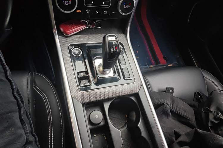 Used Jaguar XEL 2020 2.0T 200 PS R-DYNAMIC S Advanced Sport Edition Gear Lever