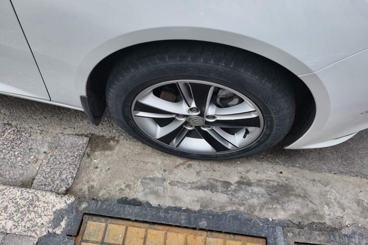 Used Buick Regal 2017 20T Prestige Model Right Front Wheel Hub