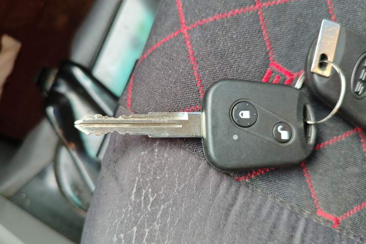 Used SRM New Haishi X30L 2024 1.5L CNG Super Enjoyment Version Passenger Van 6/7 Seats SWCC15M
