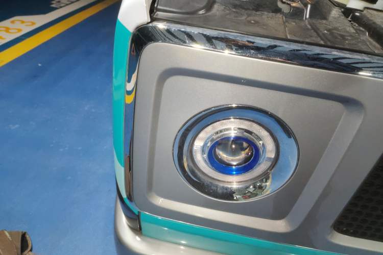 Used BAW Free Kingdom vala 2025 All-Electric Version Right Front Headlight