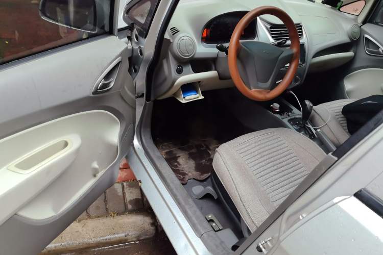 Used Chevrolet Sail 2011 Sedan 1.4L AMT Happiness Edition