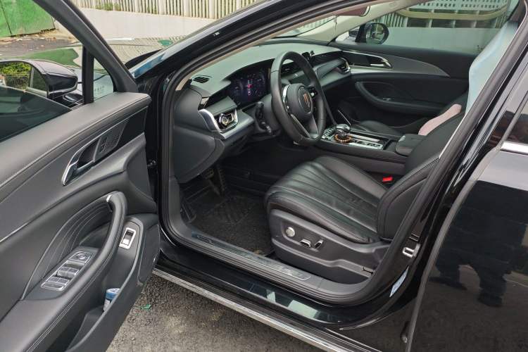 Used Hongqi H5 2024 2.0T Automatic Smart Connect Flagship Edition
