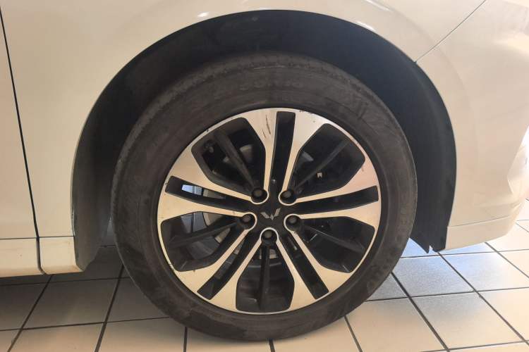 Used Wuling Victory 2022 280T 1.5T CVT Flagship Edition Right Front Wheel Hub